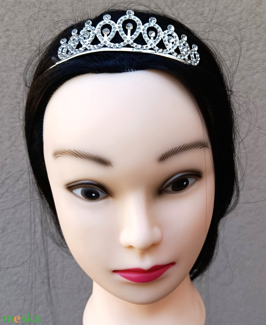 Strasszköves tiara